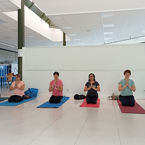 Photo d'agent en cours de yoga